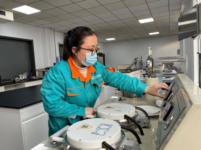 全面整合資源"的企業(yè)發(fā)展戰(zhàn)略,加大研發(fā)力度,推進(jìn)生物基新材料研究